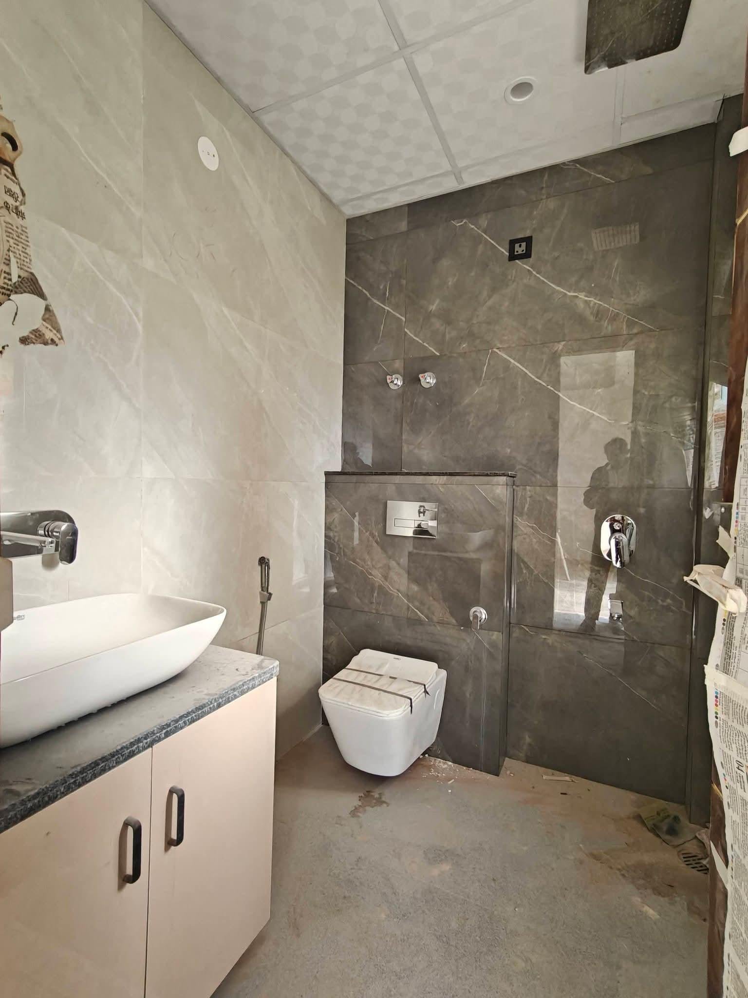 Luxury 3 bhk semi furnished available for rent in sector 46