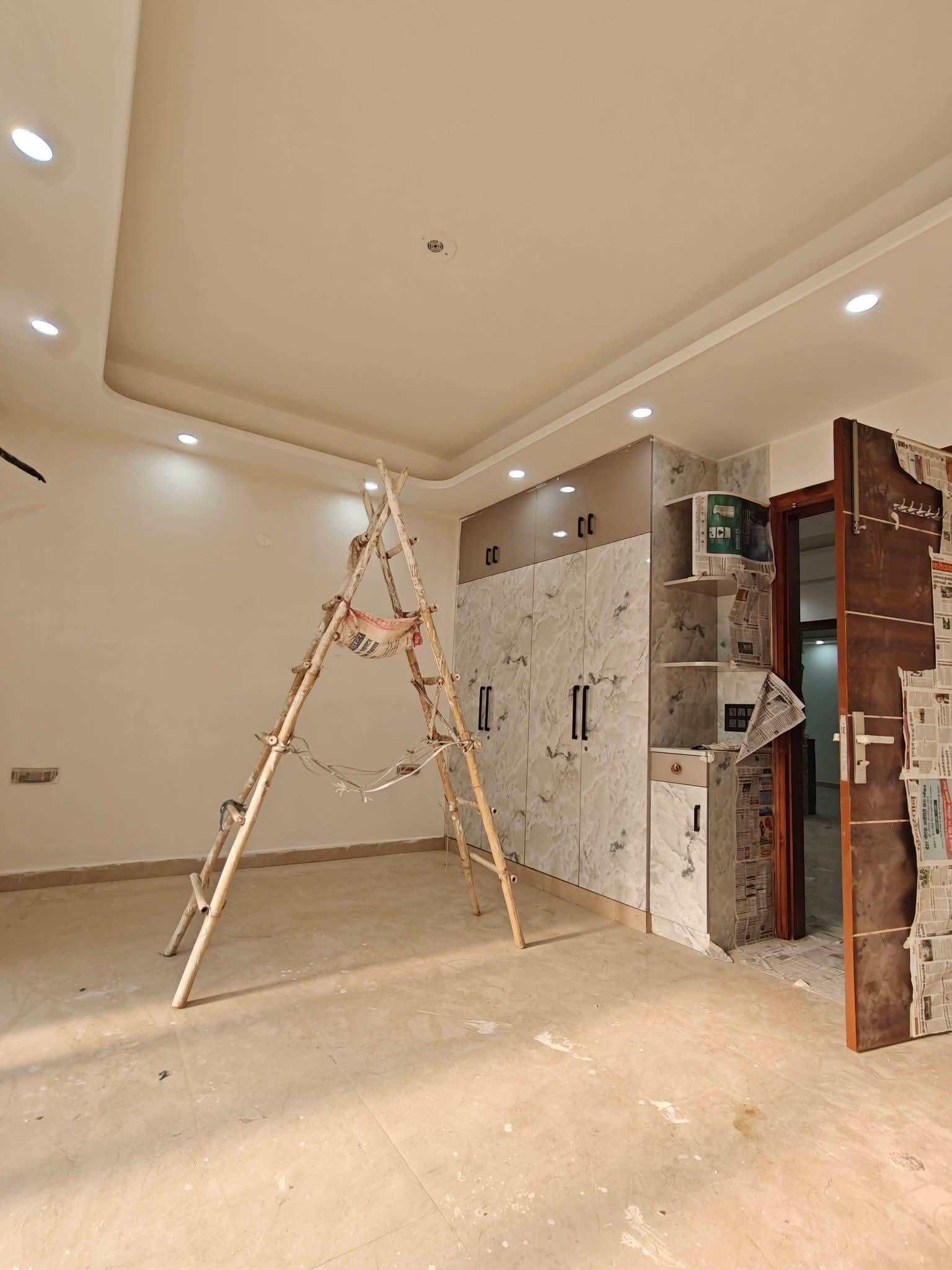 Luxury 3 bhk semi furnished available for rent in sector 46