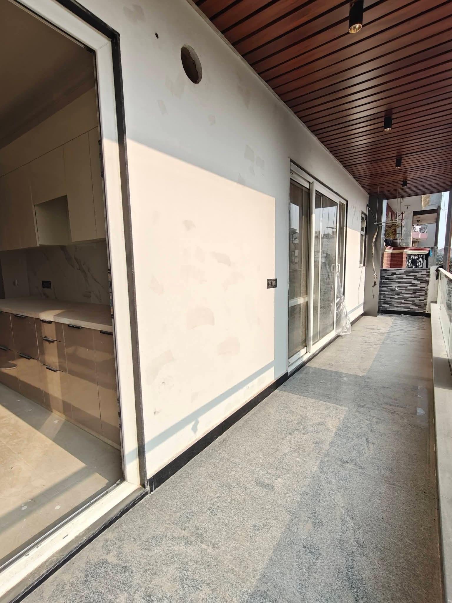 Luxury 3 bhk semi furnished available for rent in sector 46