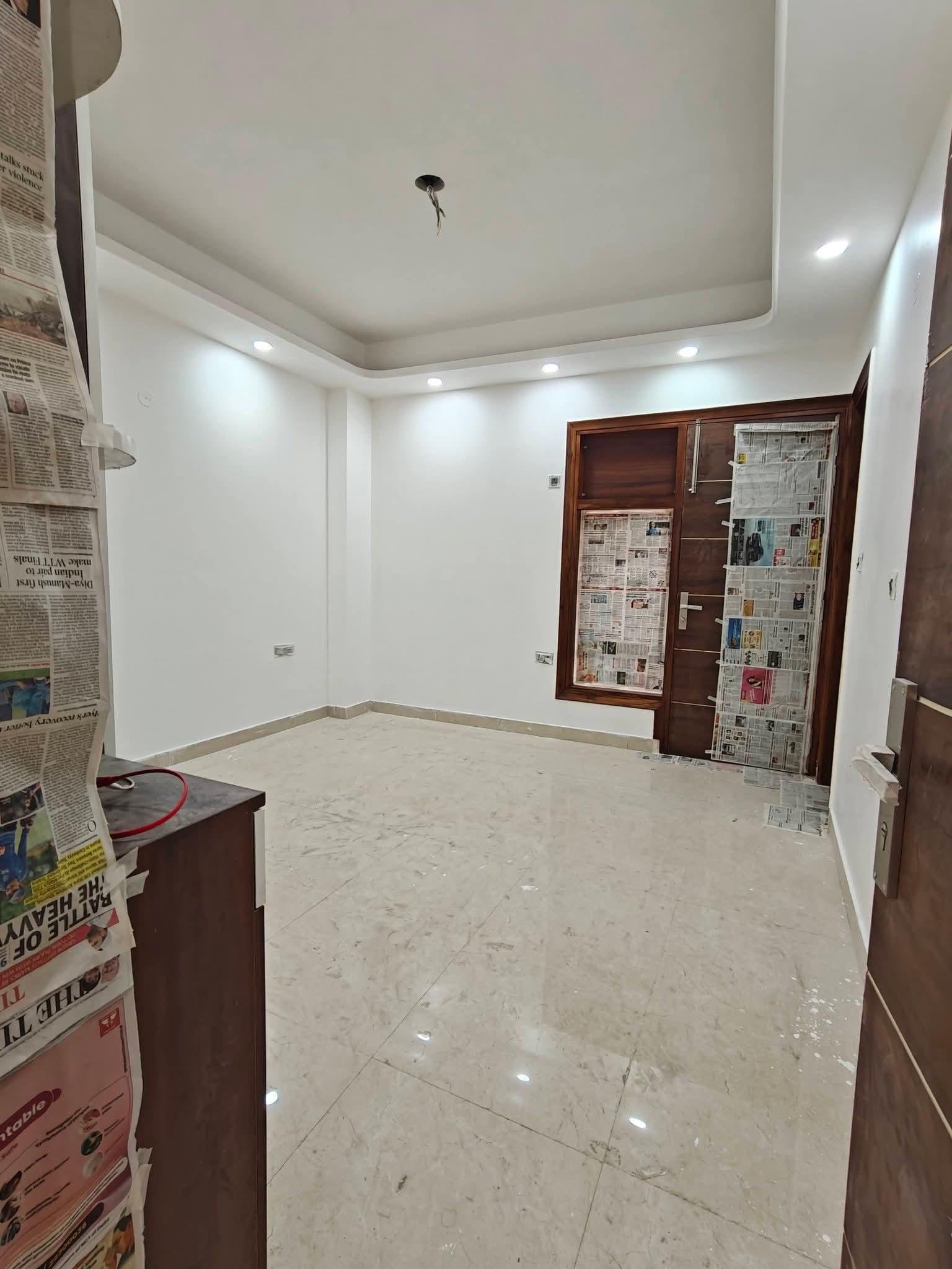 Luxury 3 bhk semi furnished available for rent in sector 46