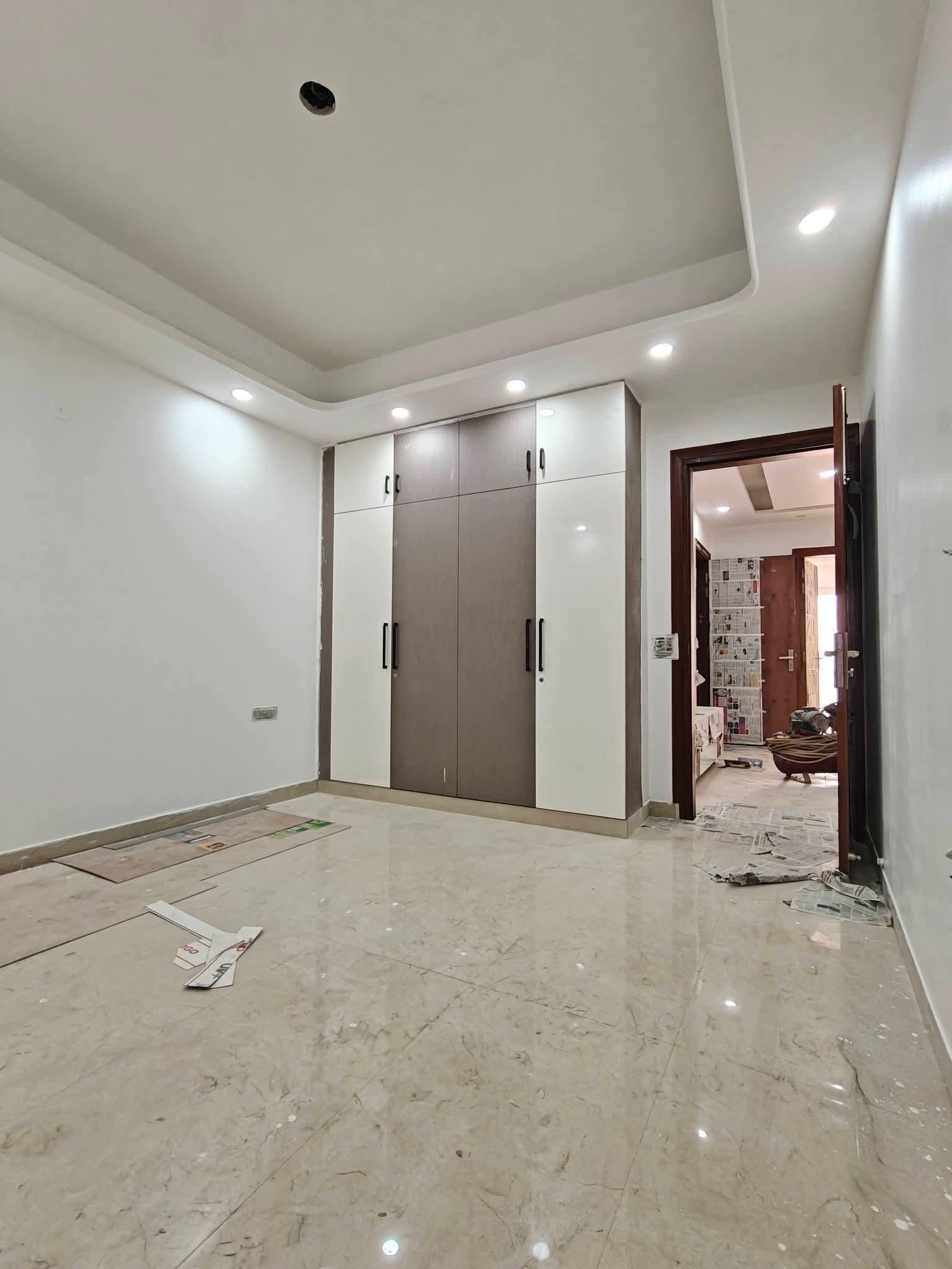 Luxury 3 bhk semi furnished available for rent in sector 46