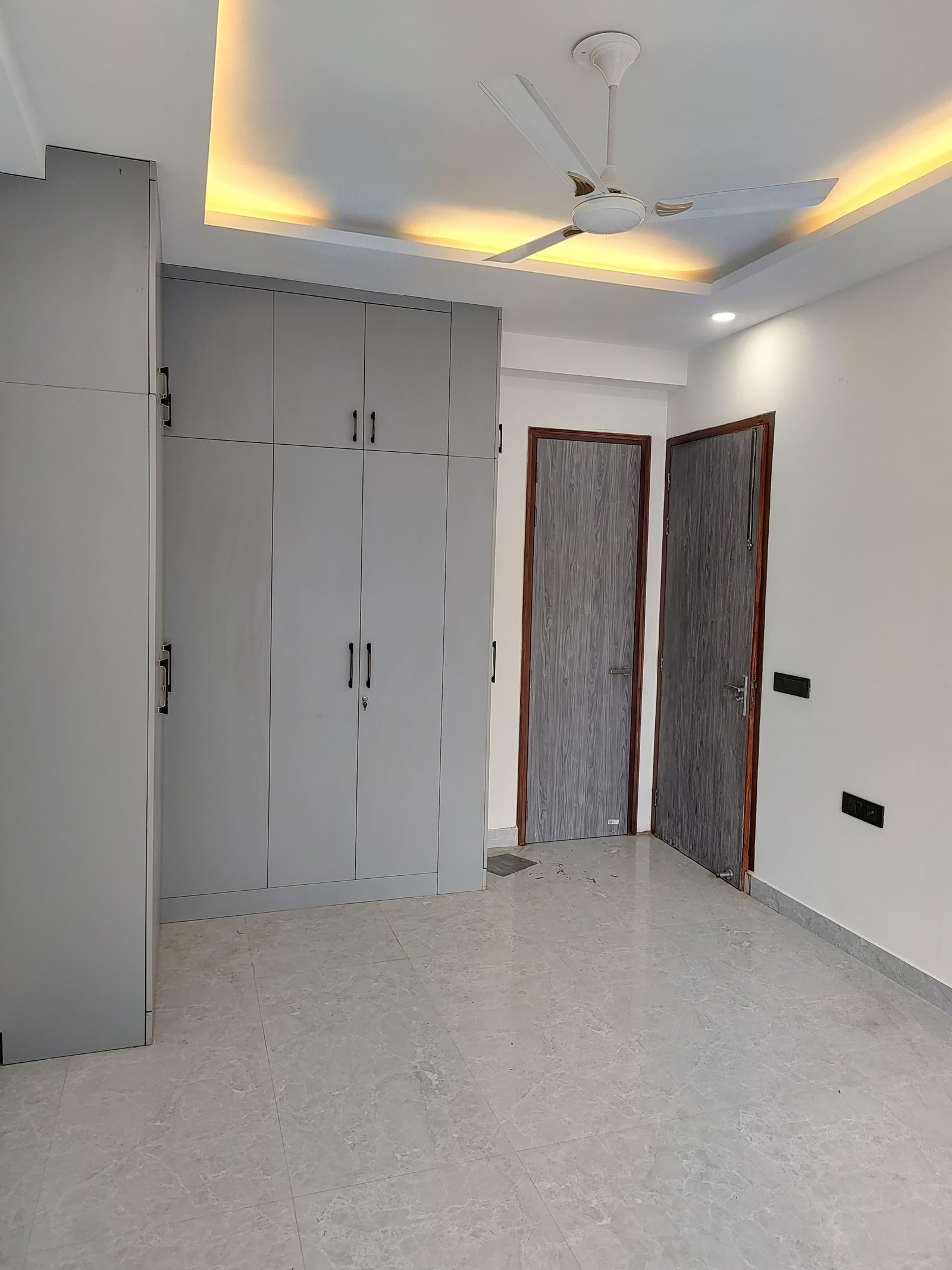 3 bhk semi furnished flat in sector 57