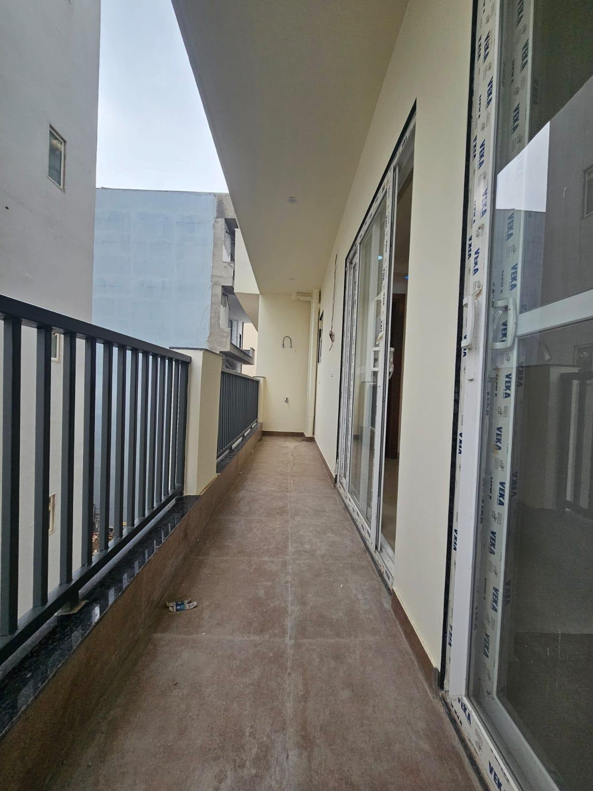 3 bhk semi furnished flat in sector 57
