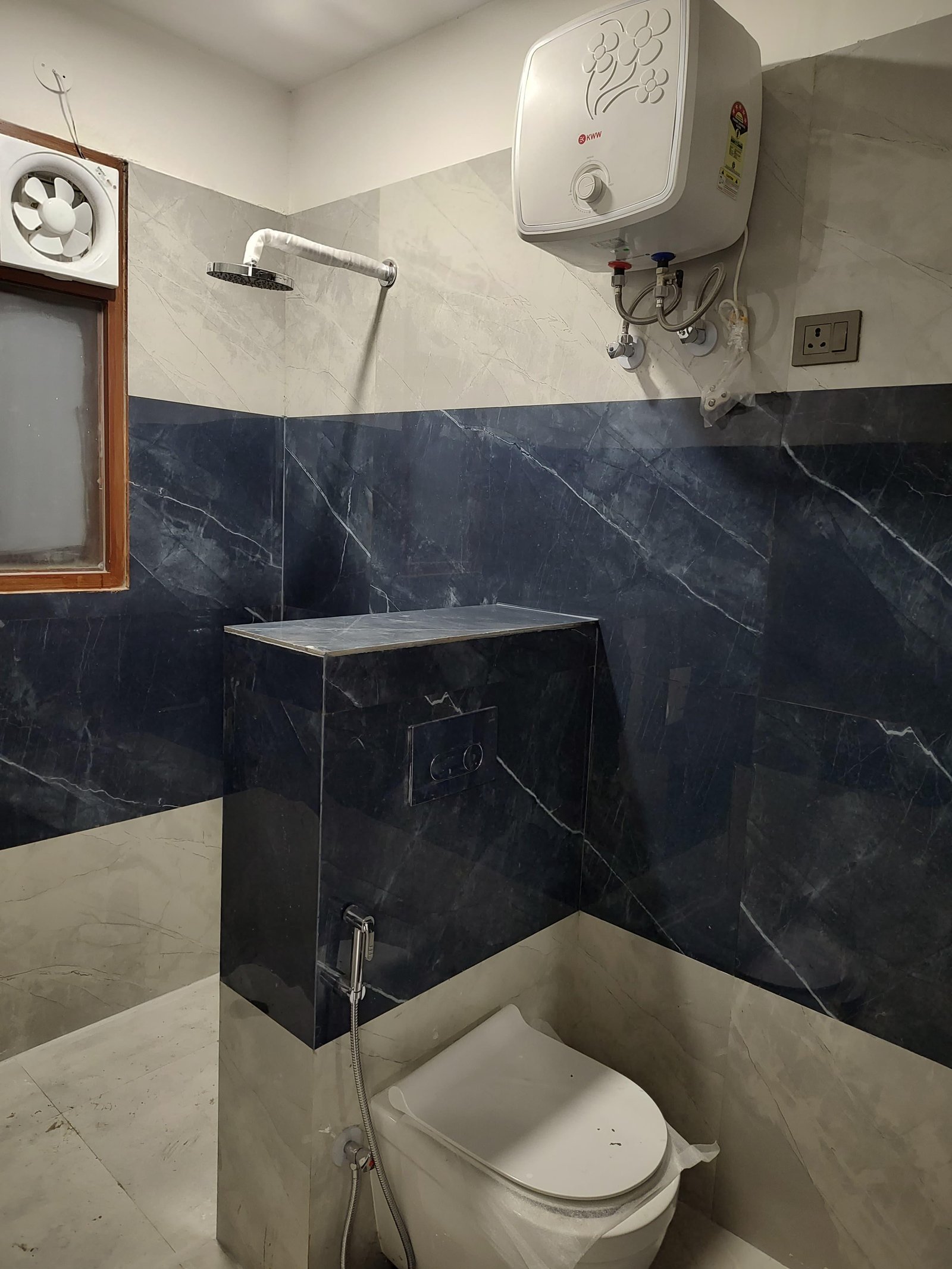 3 bhk semi furnished flat in sector 57