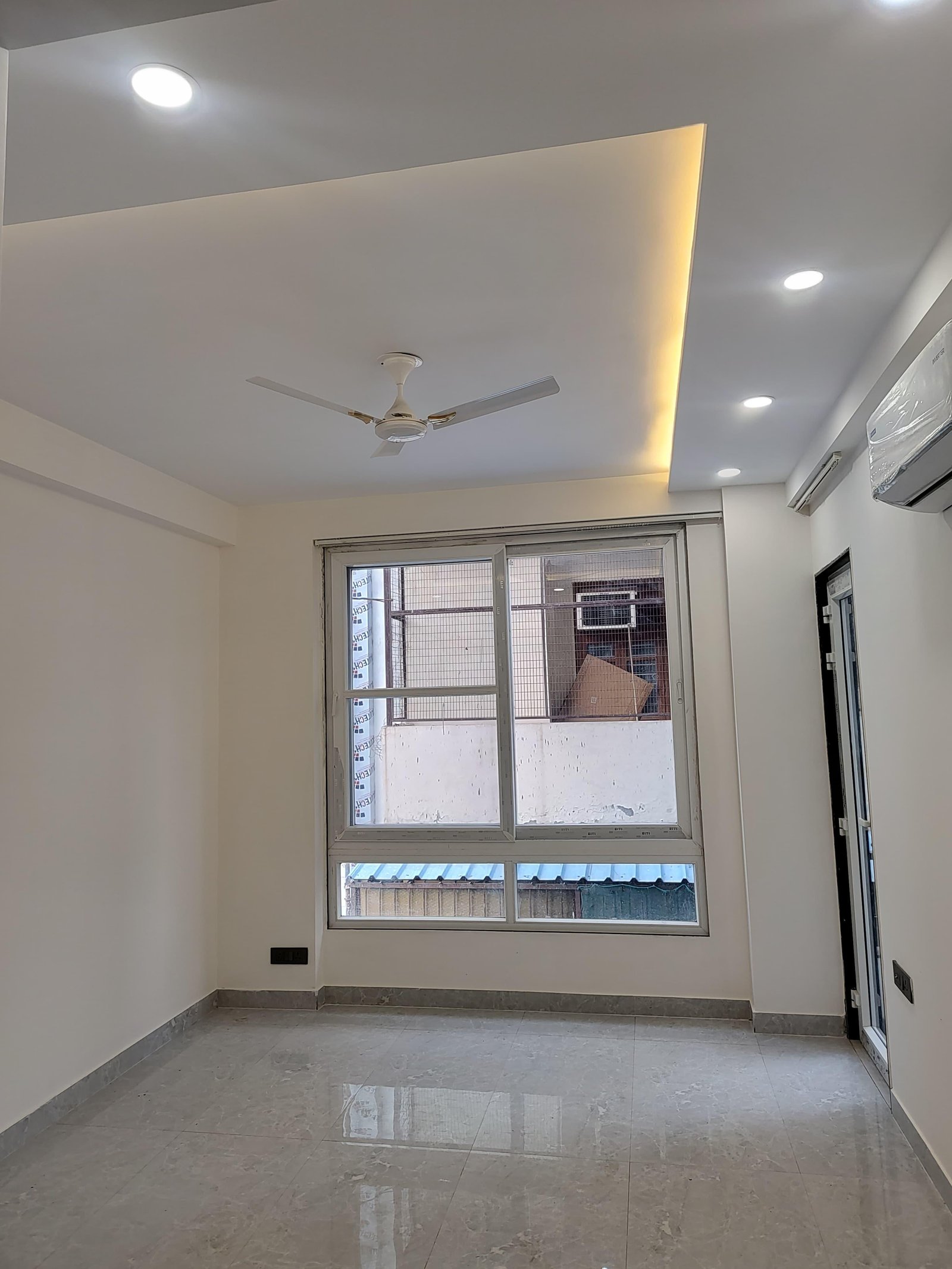 3 bhk semi furnished flat in sector 57