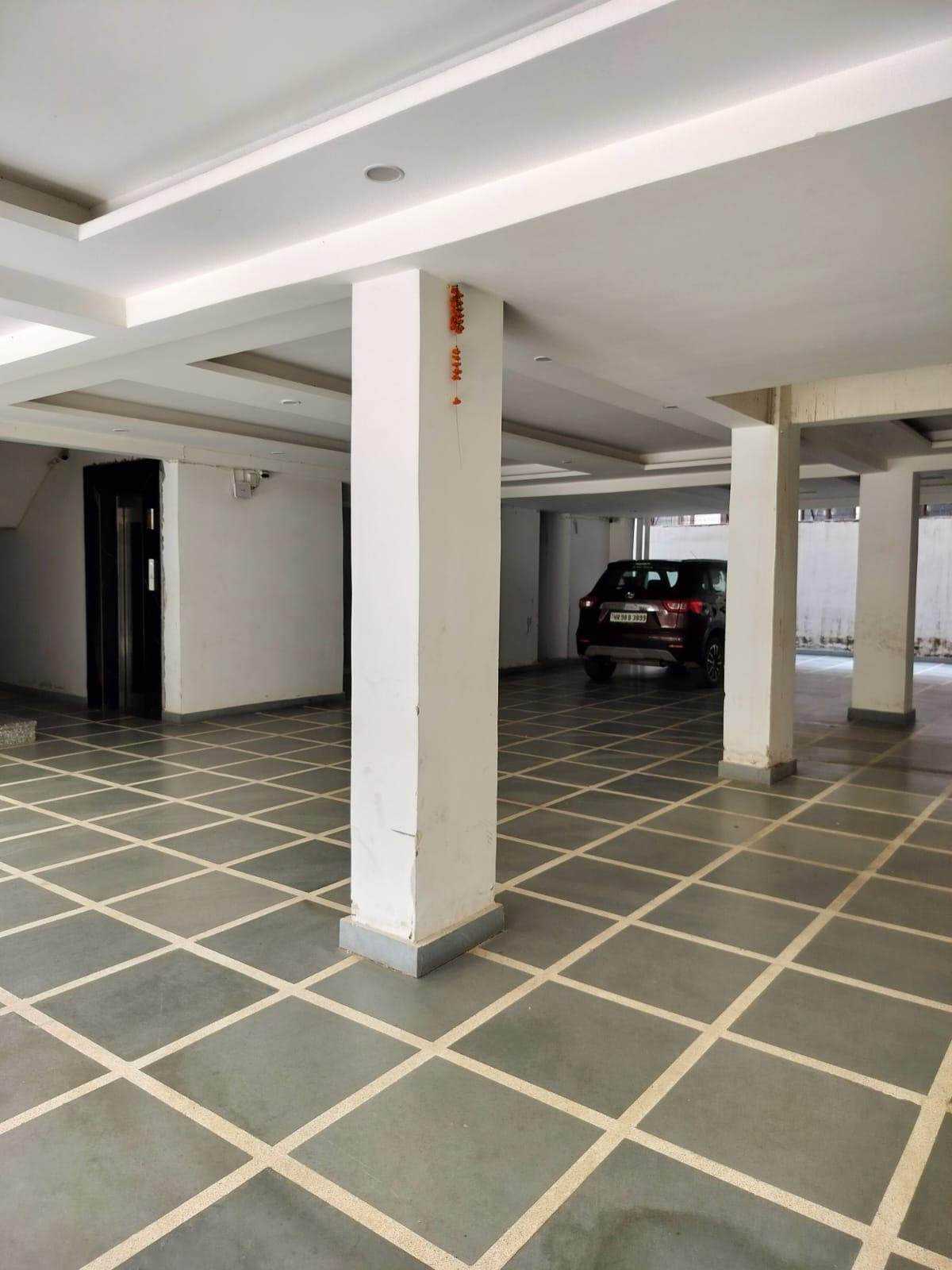 Brand new 4 bhk flat in sector 45