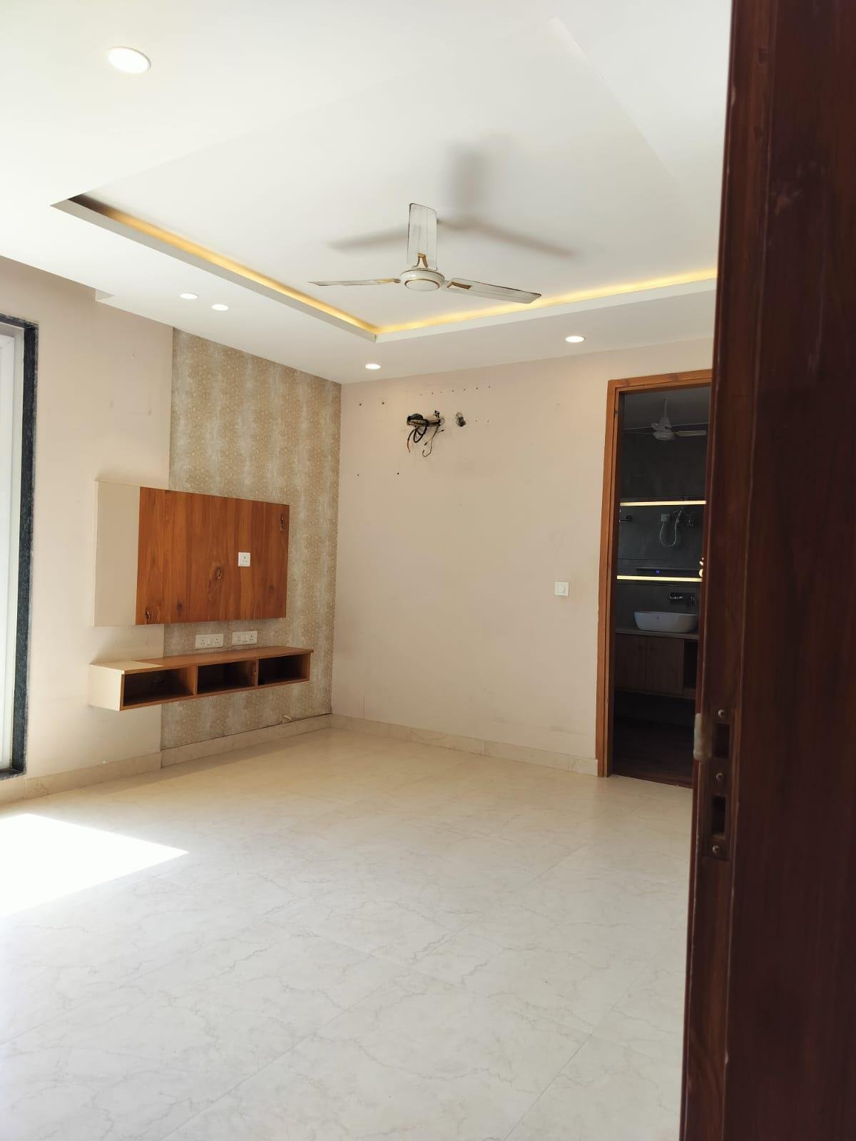 Brand new 4 bhk flat in sector 45