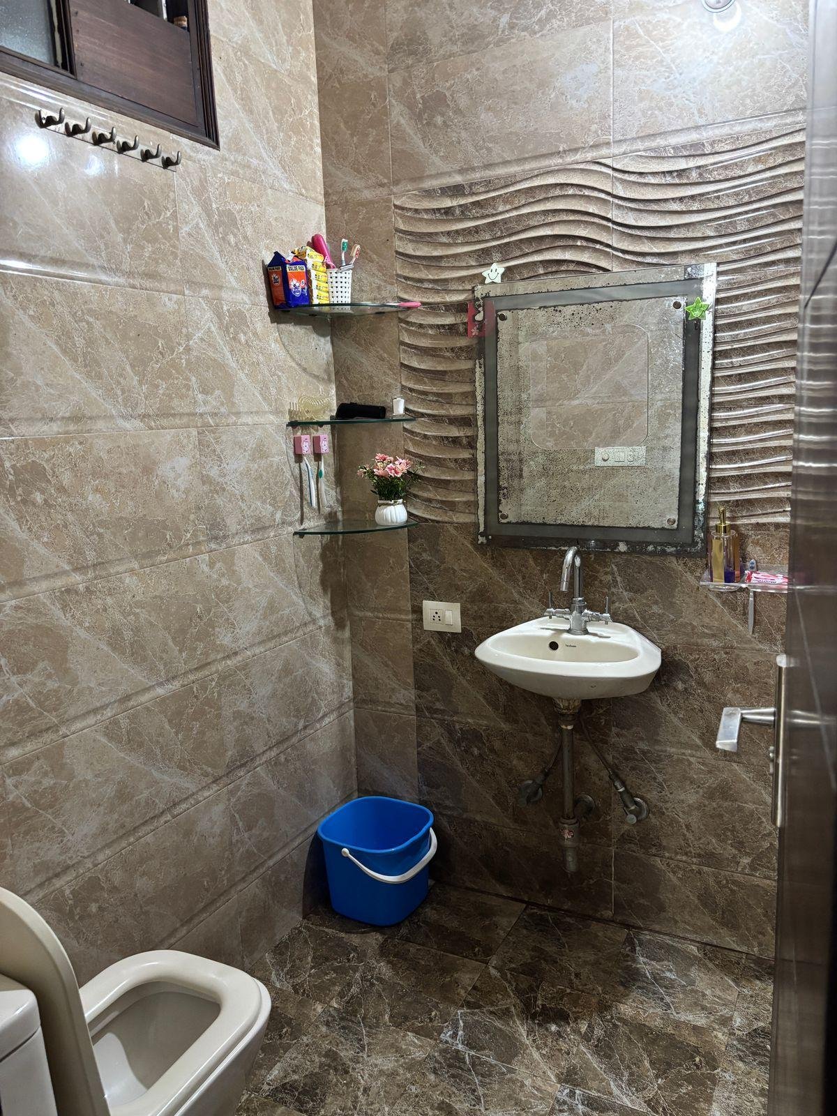 3 bhk semi furnished flat in sector 46