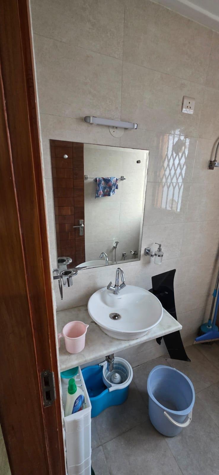 3bhk Semi frunished flat in Sector 45 Gurgoan Haryana