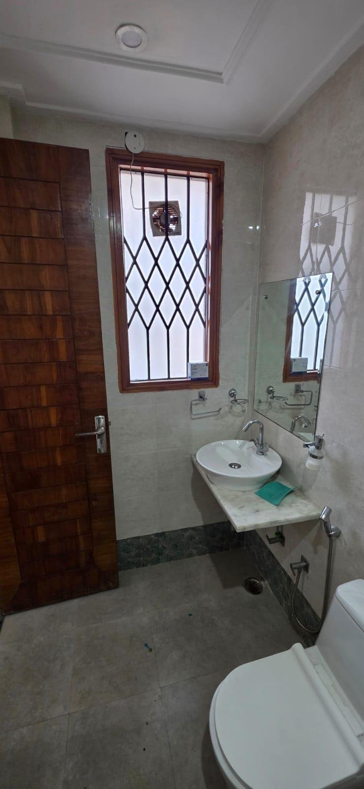 3bhk Semi frunished flat in Sector 45 Gurgoan Haryana