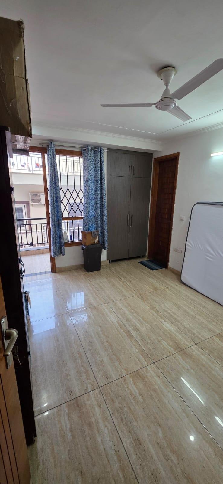 3bhk Semi frunished flat in Sector 45 Gurgoan Haryana