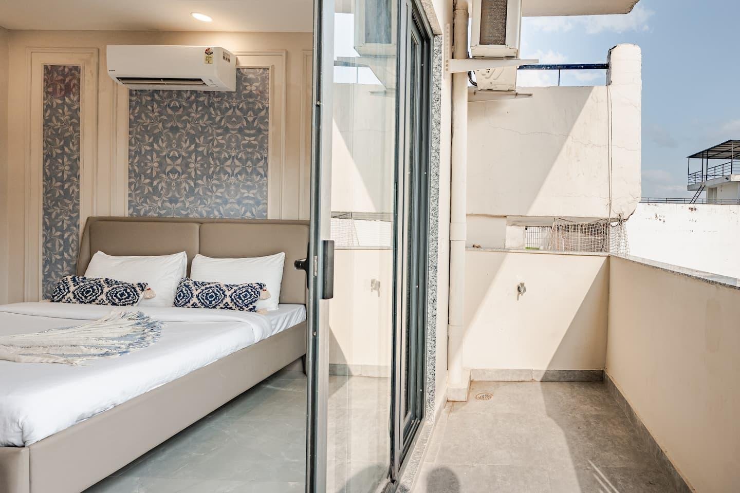 2BHK FULLY Furnished Flat in sector 27 Gurgaon Haryana