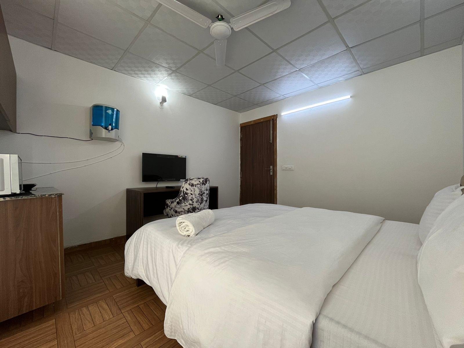 1RK FULLY Furnished Flat In Sector 43 Sushant lok 1 C -Block Gurgaon Haryana