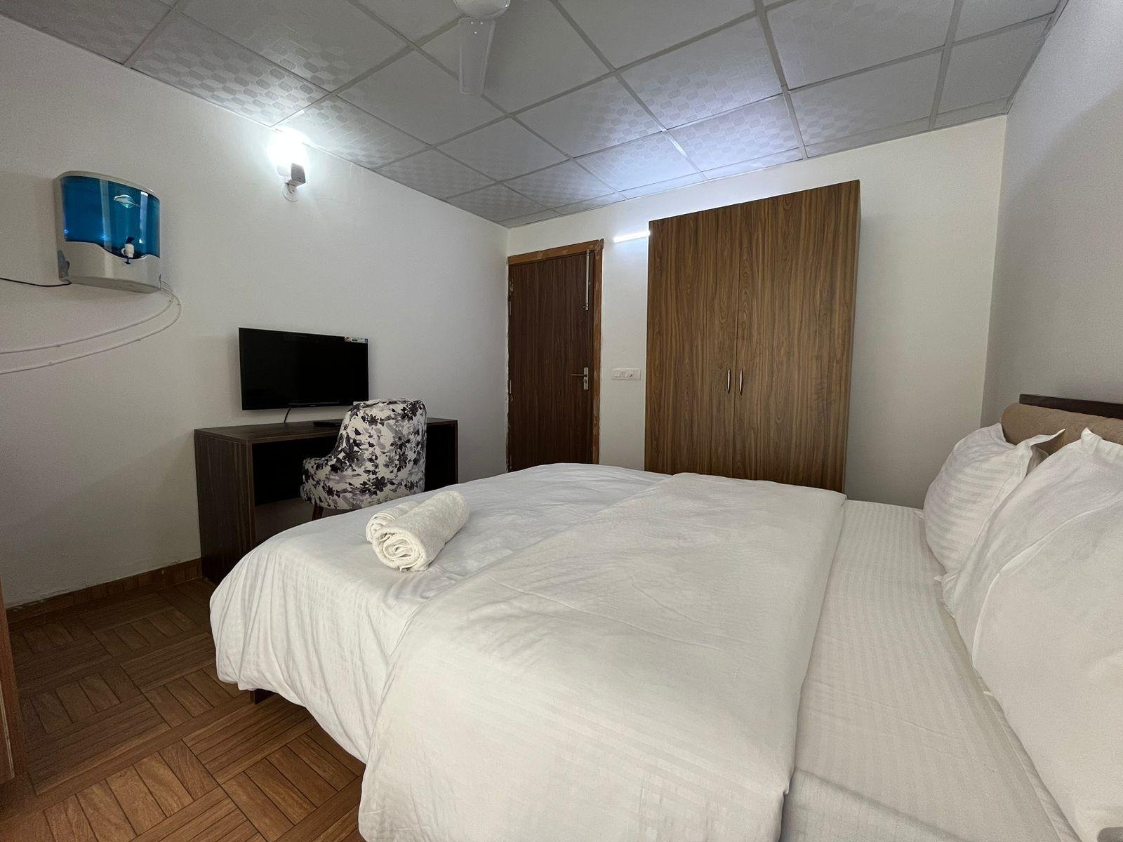 1RK FULLY Furnished Flat In Sector 43 Sushant lok 1 C -Block Gurgaon Haryana