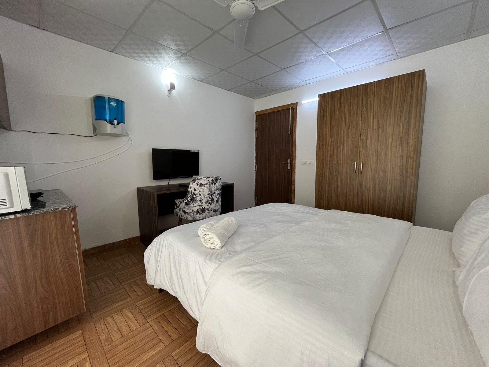 1RK FULLY Furnished Flat In Sector 43 Sushant lok 1 C -Block Gurgaon Haryana