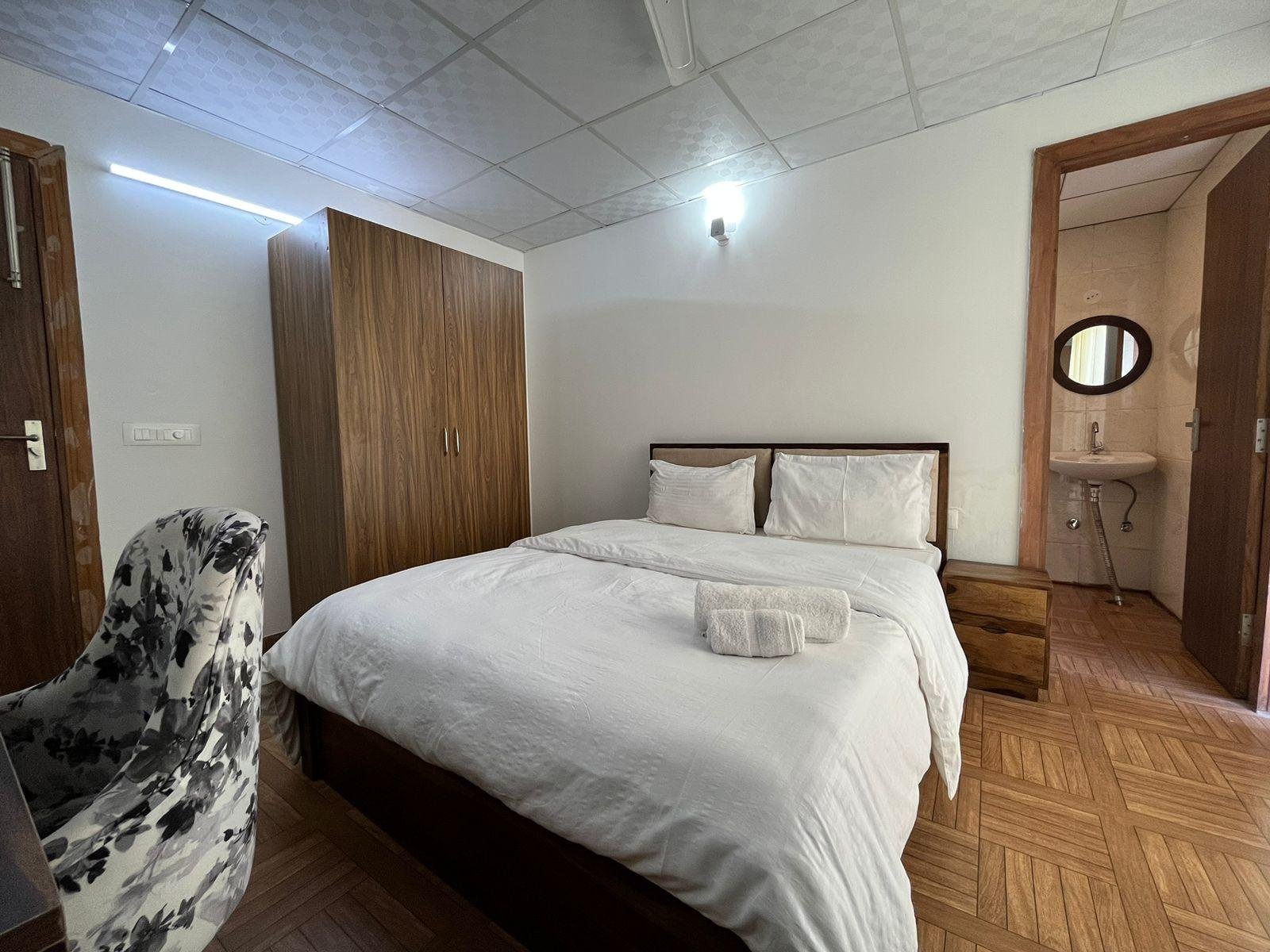 1RK FULLY Furnished Flat In Sector 43 Sushant lok 1 C -Block Gurgaon Haryana