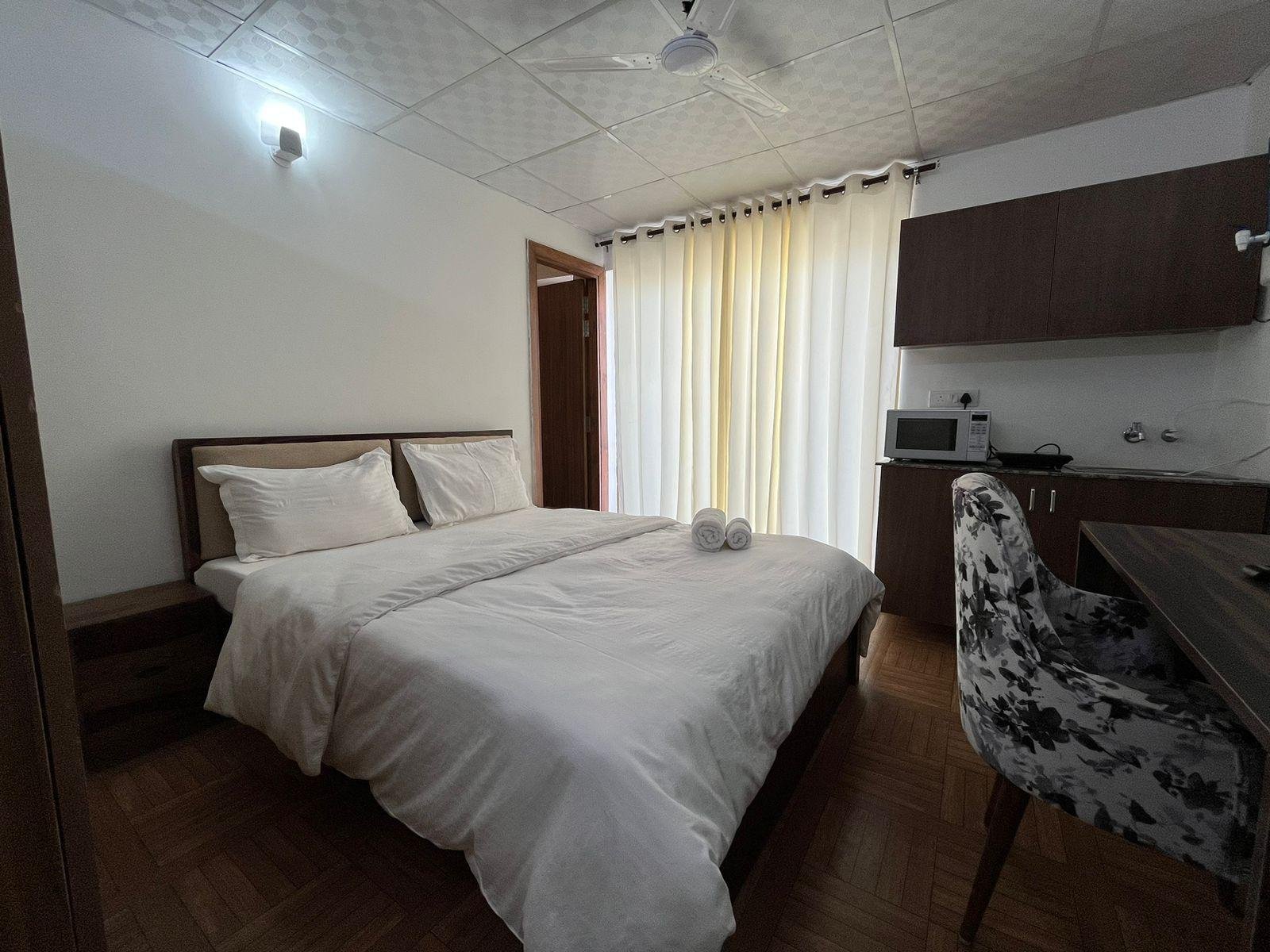 1RK FULLY Furnished Flat In Sector 43 Sushant lok 1 C -Block Gurgaon Haryana