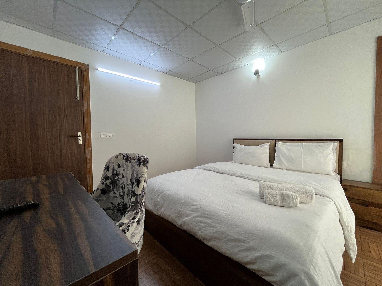 1RK FULLY Furnished Flat In Sector 43 Sushant lok 1 C -Block Gurgaon Haryana