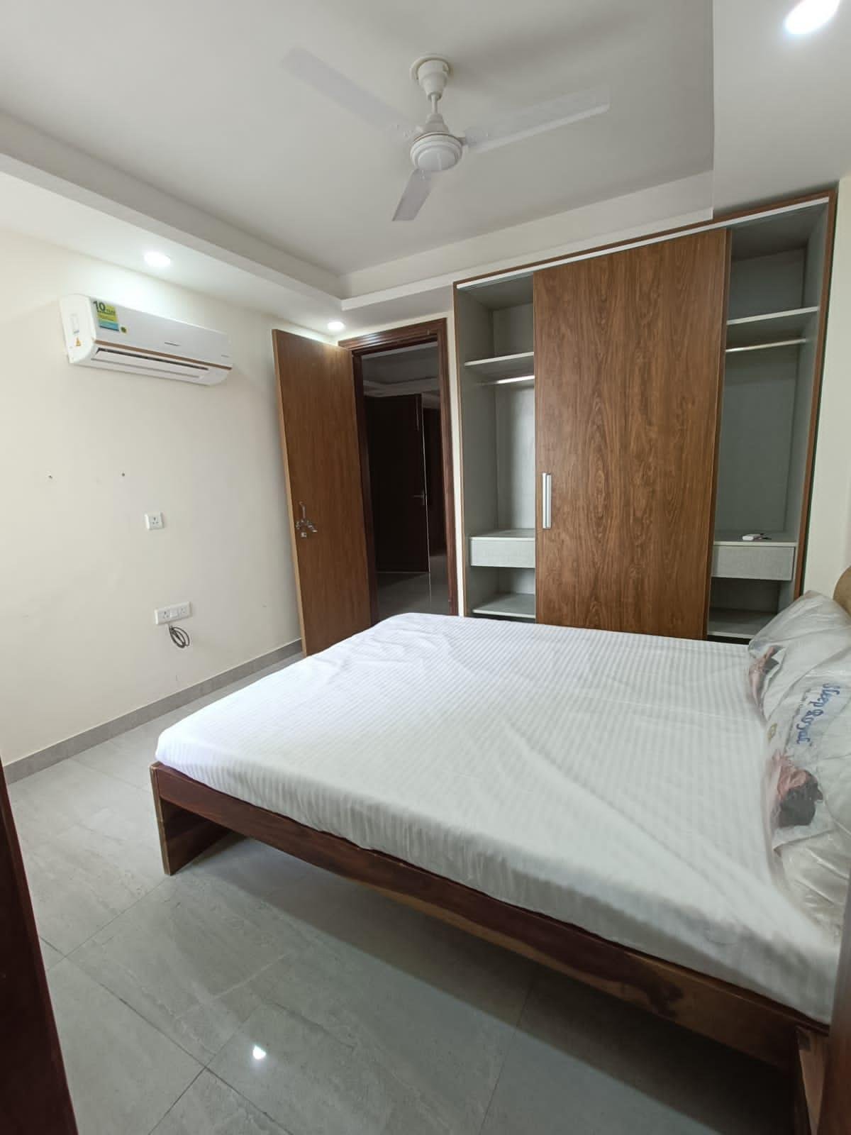 3BHK Fully furnished flat In Sector 43 Sushant lok 1 Gurgaon Haryana