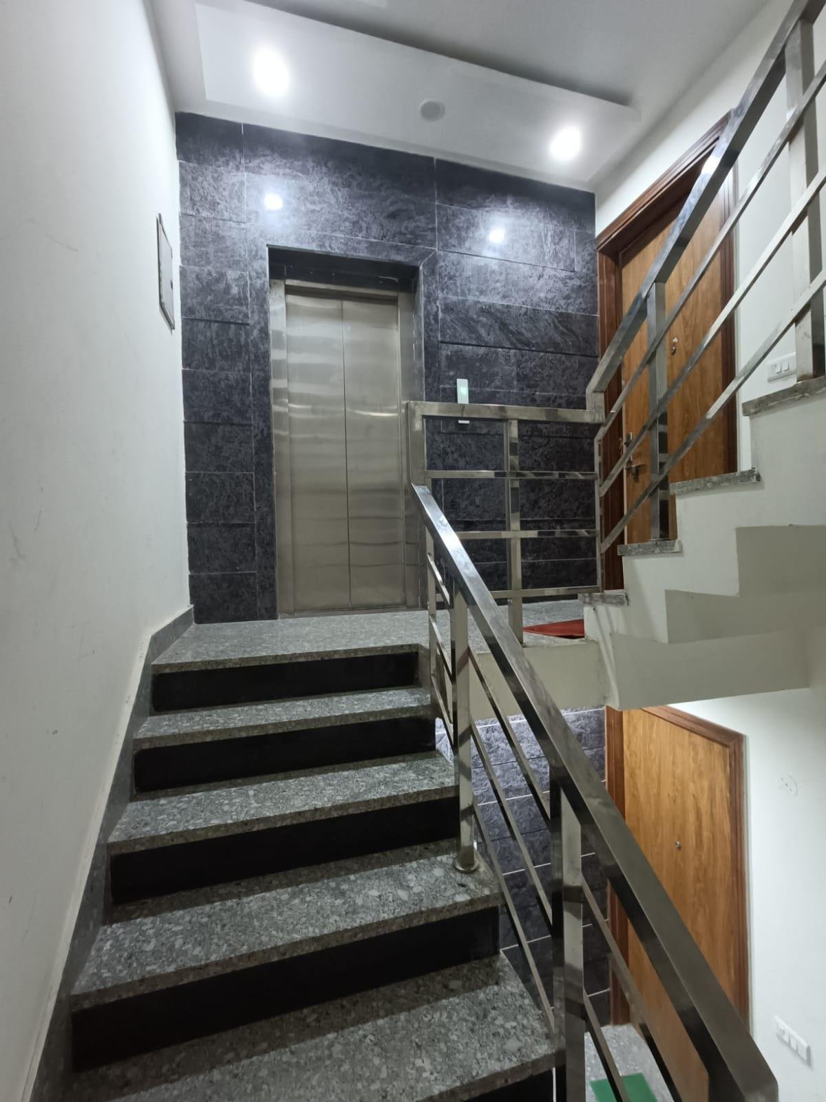 3BHK Fully furnished flat In Sector 43 Sushant lok 1 Gurgaon Haryana