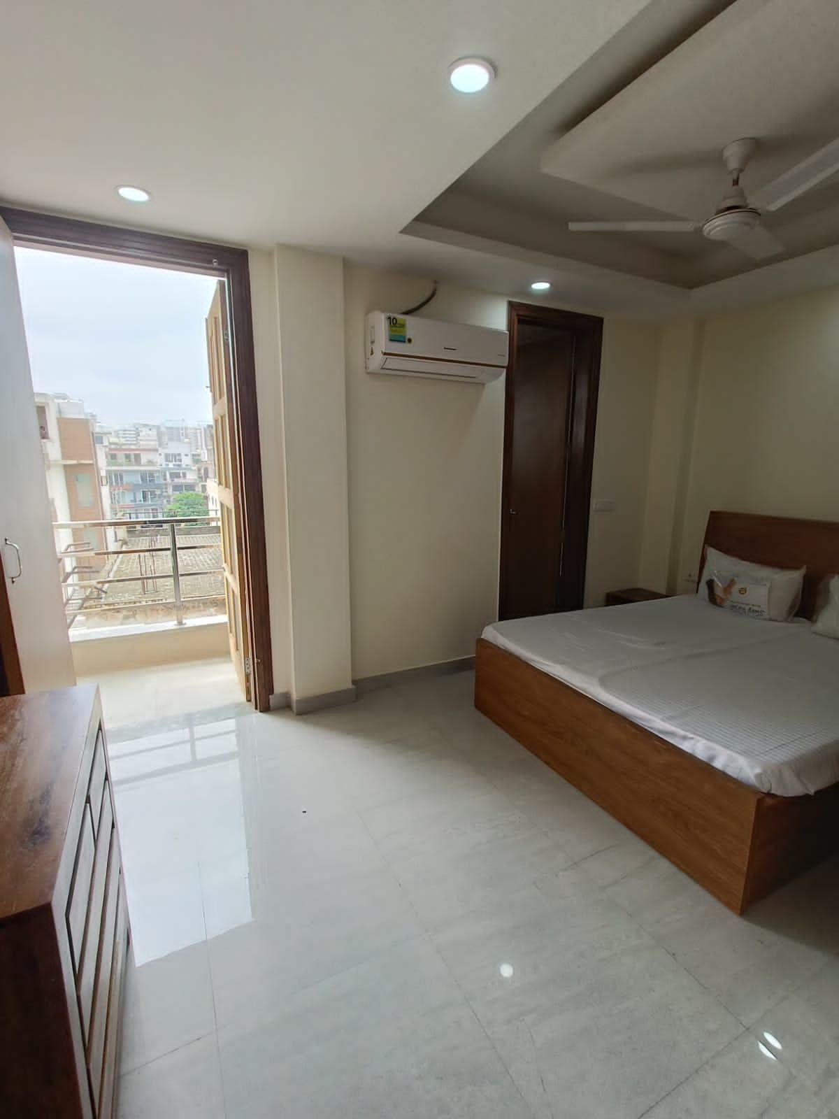 3BHK Fully furnished flat In Sector 43 Sushant lok 1 Gurgaon Haryana