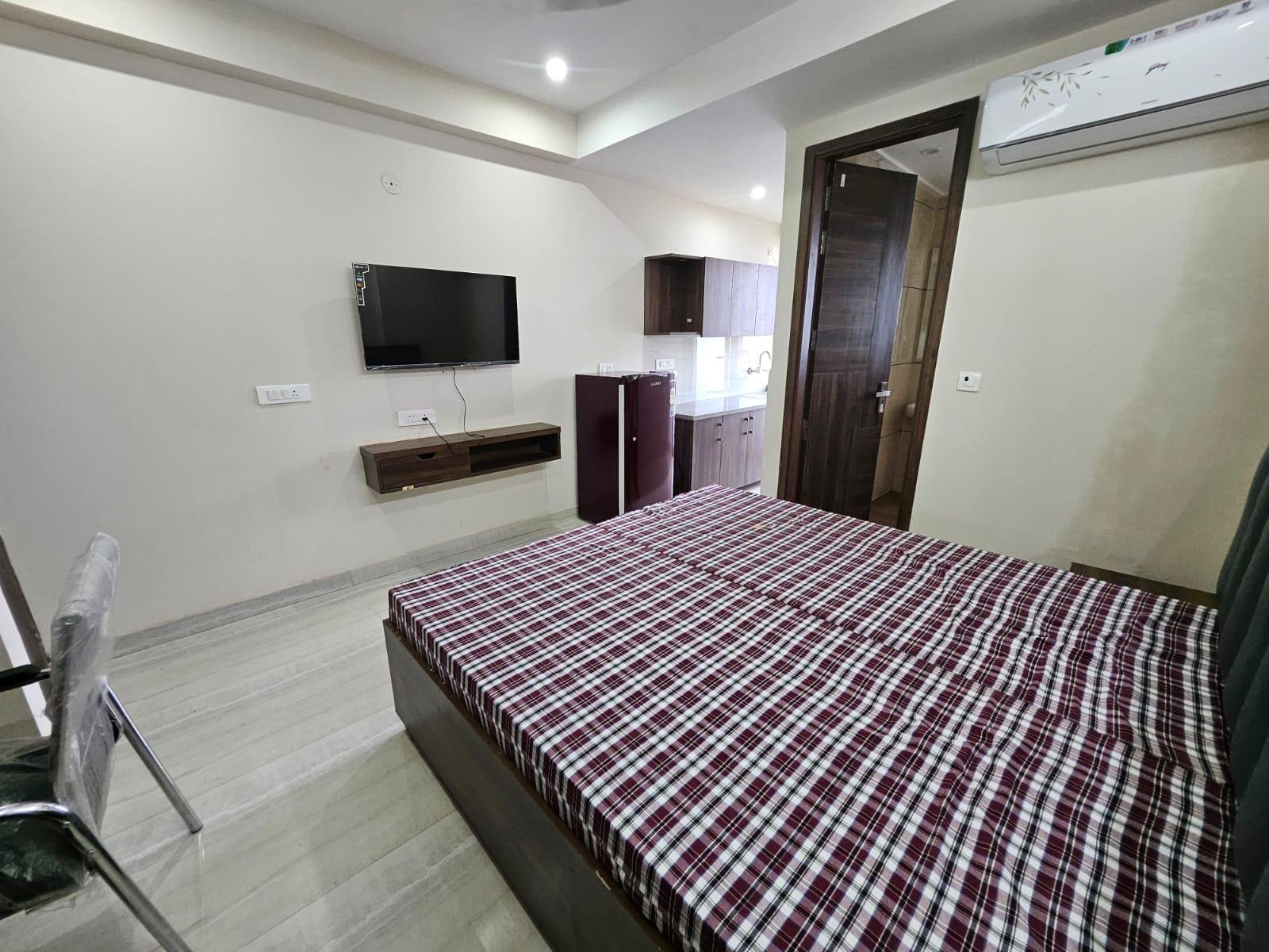 1RK Fully furnished flat in DLF Phase 3