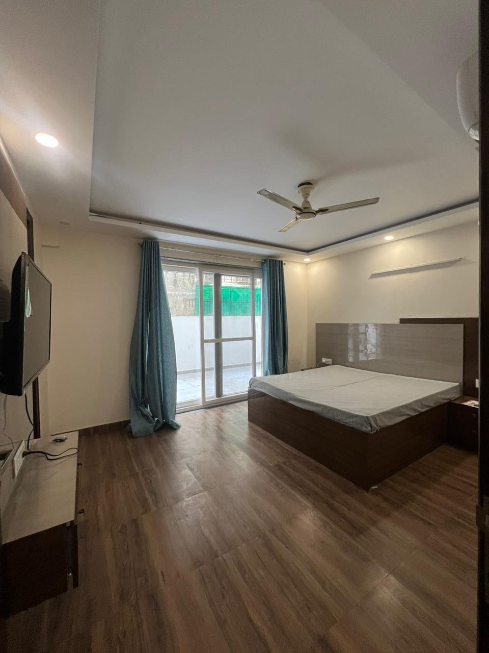 1bhk fully furnished flat in sector 43 Gurgaon Haryana