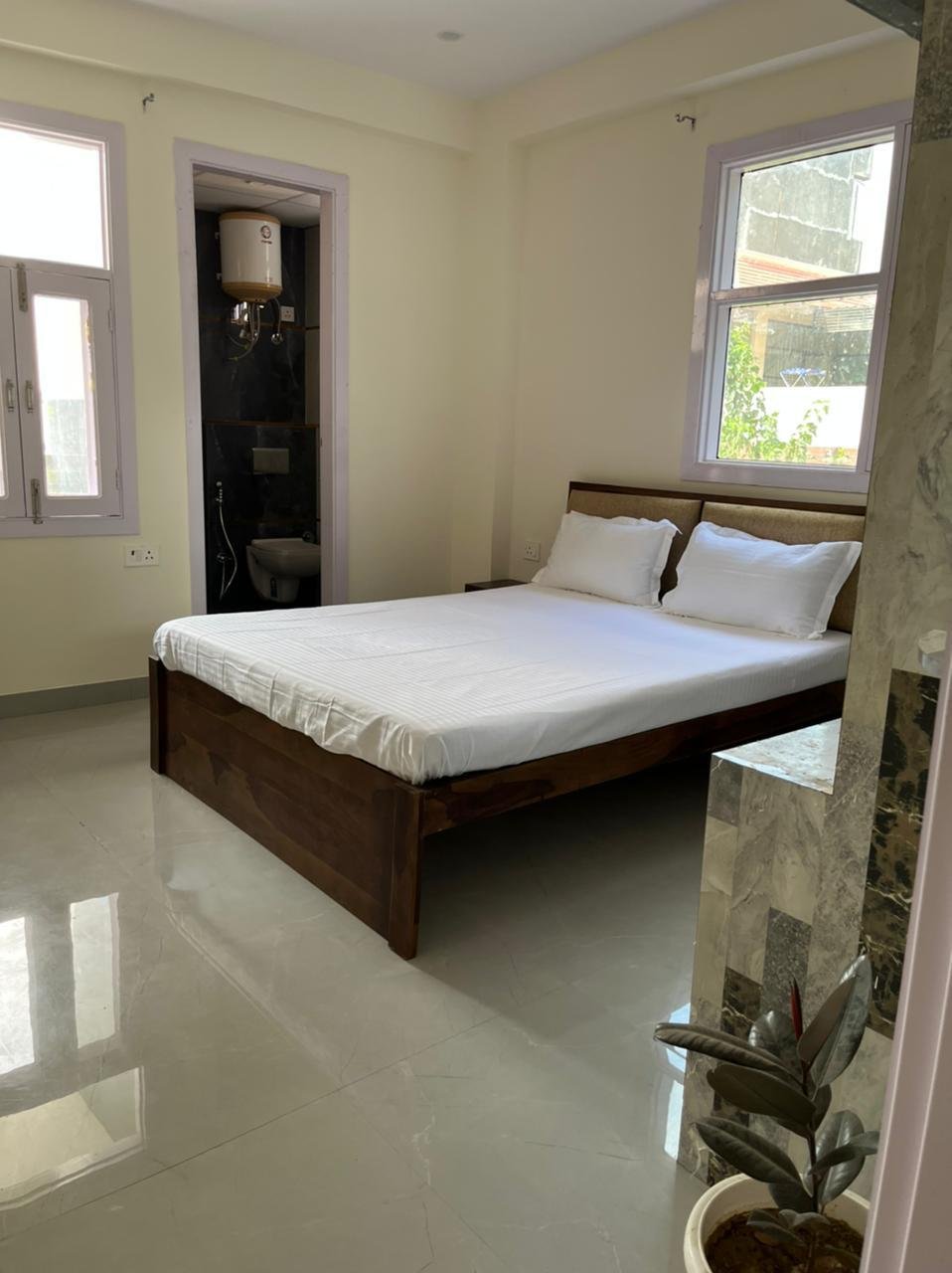 3BHK Fully furnished flat in sector 27 Gurgaon Haryana