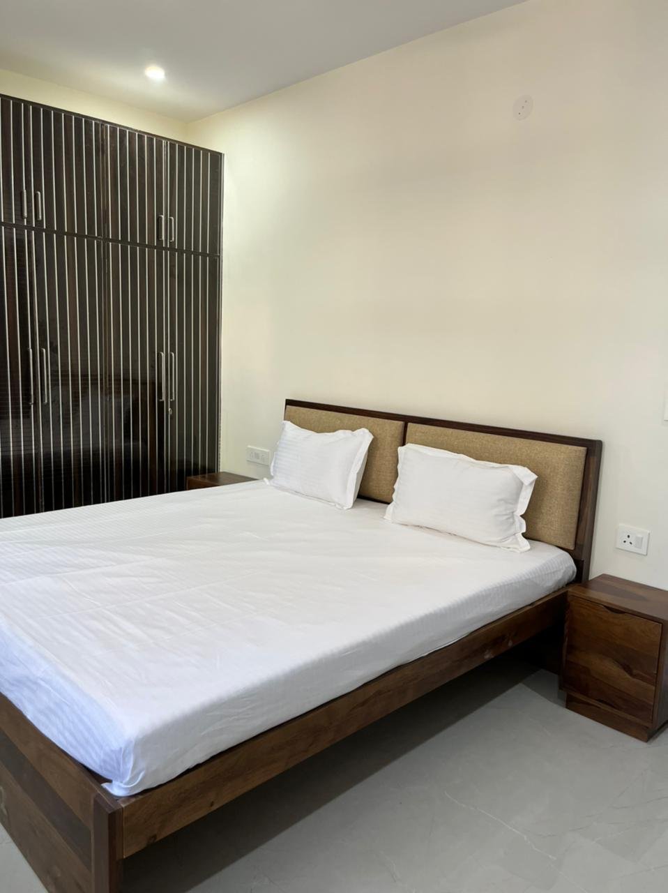 3BHK Fully furnished flat in sector 27 Gurgaon Haryana