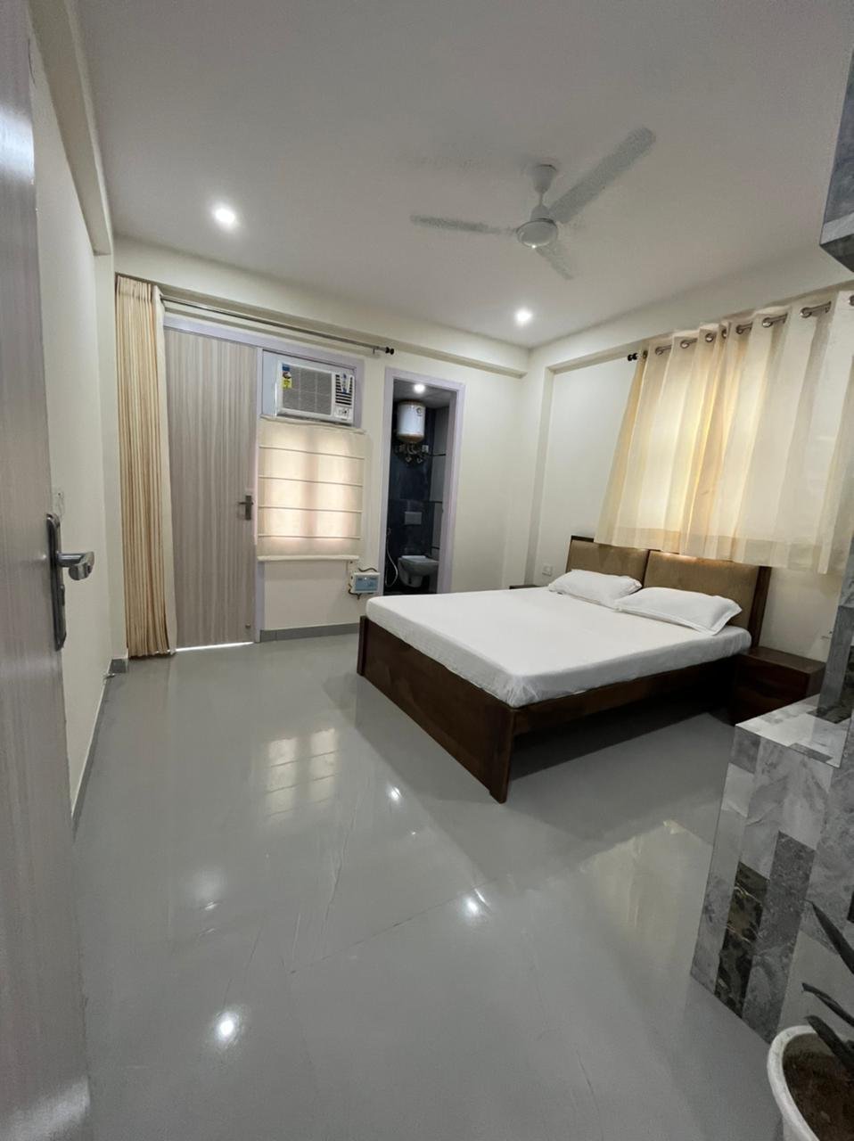 3BHK Fully furnished flat in sector 27 Gurgaon Haryana