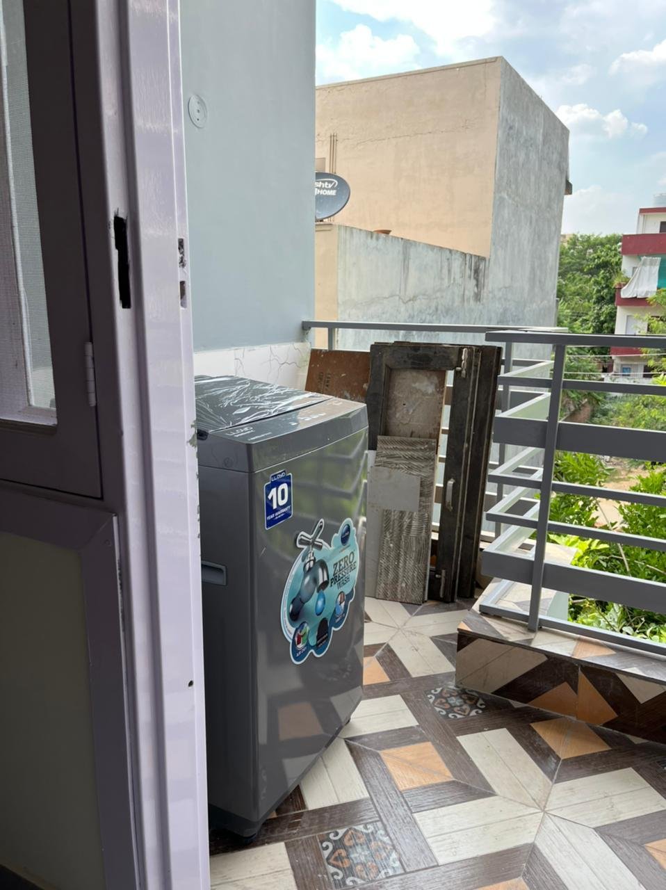 3BHK Fully furnished flat in sector 27 Gurgaon Haryana