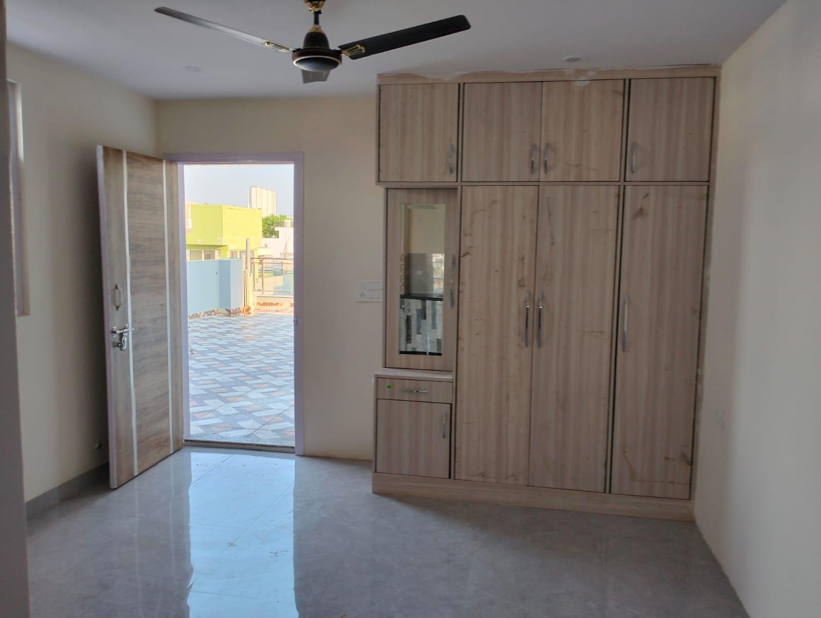 3BHK Fully furnished flat in sector 27 Gurgaon Haryana