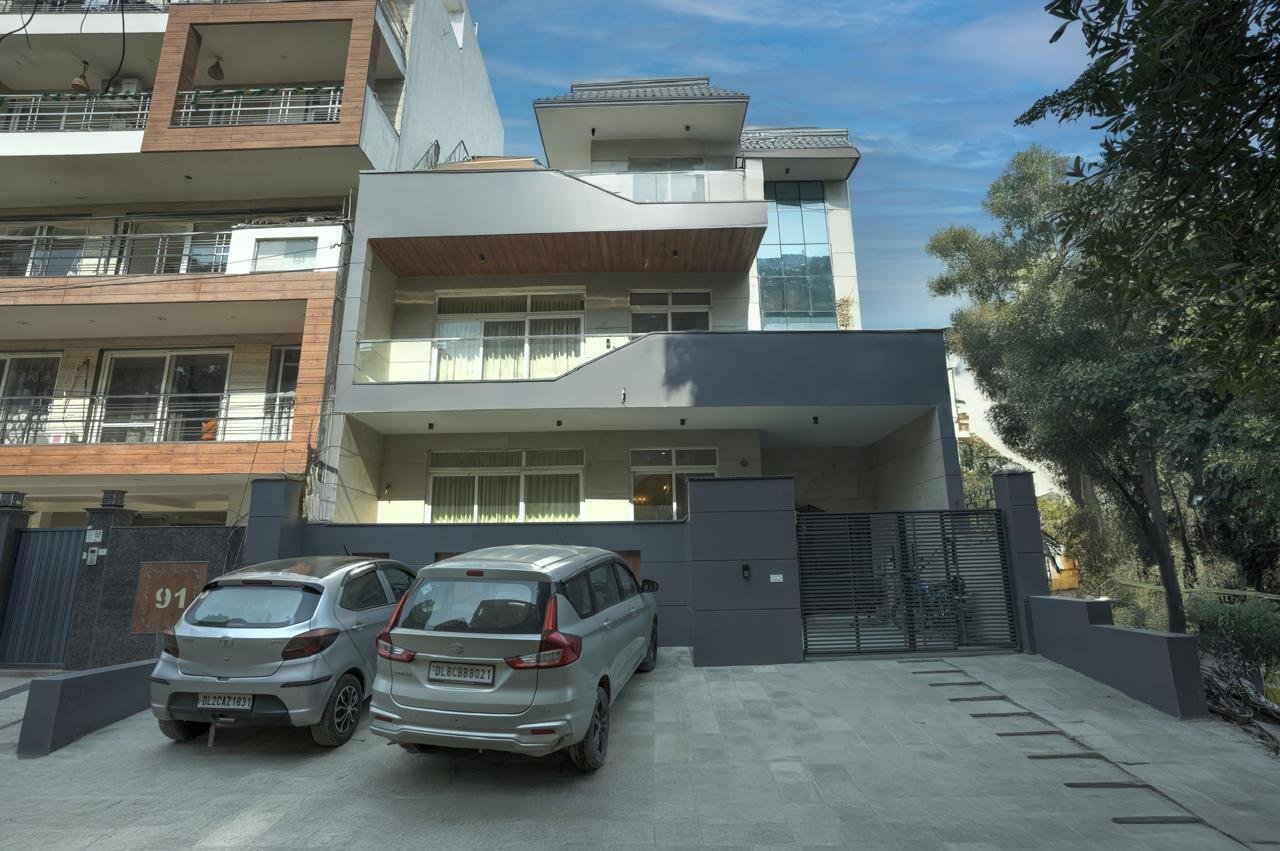 3BHK Fully furnished flat in sector 27 Gurgaon Haryana