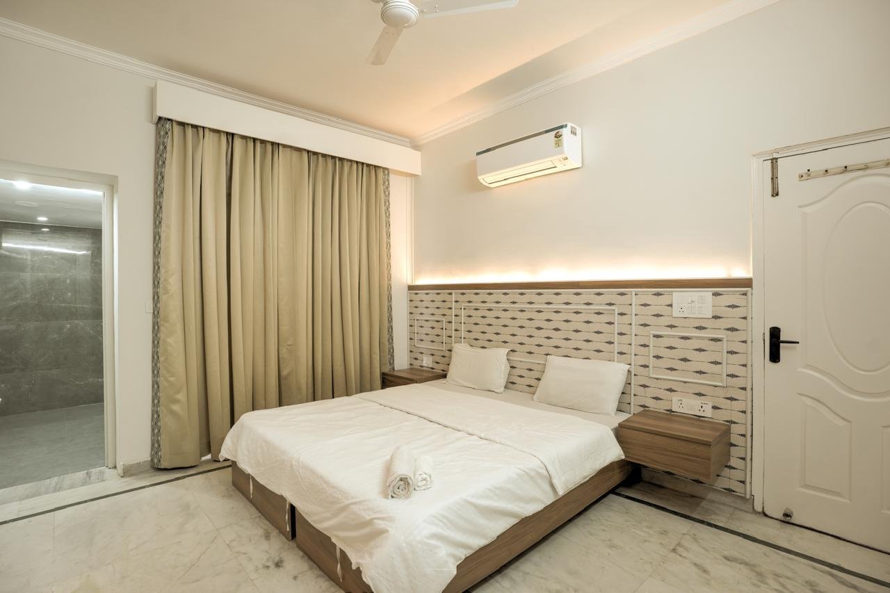 3BHK Fully furnished flat in sector 27 Gurgaon Haryana