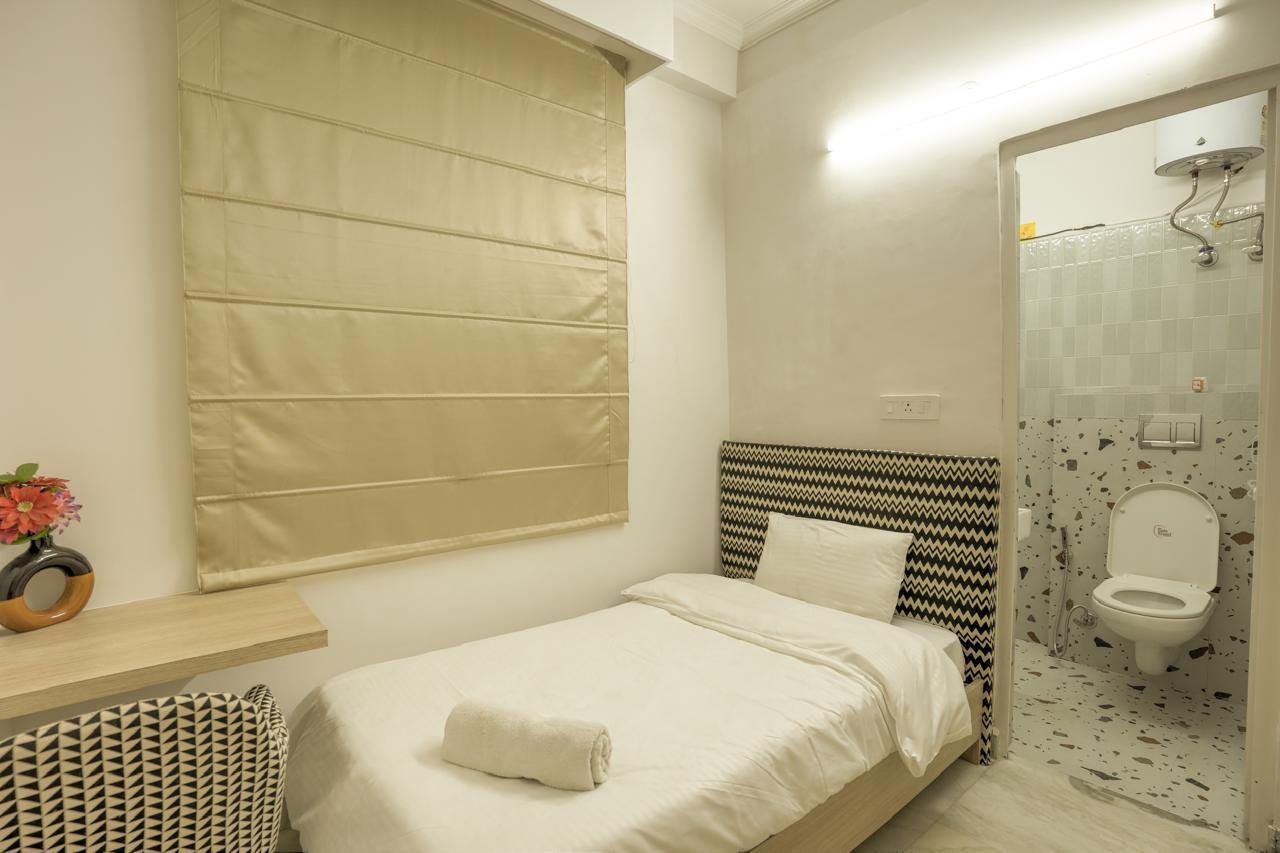 3BHK Fully furnished flat in sector 27 Gurgaon Haryana