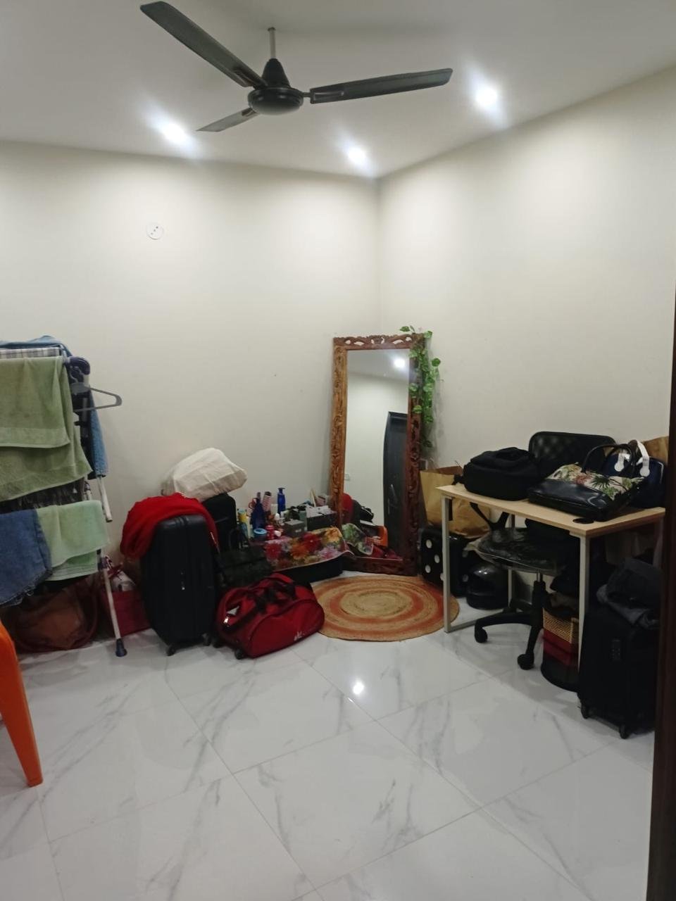 2bhk Semi frunished flat in sector 45 Gurgoan Haryana