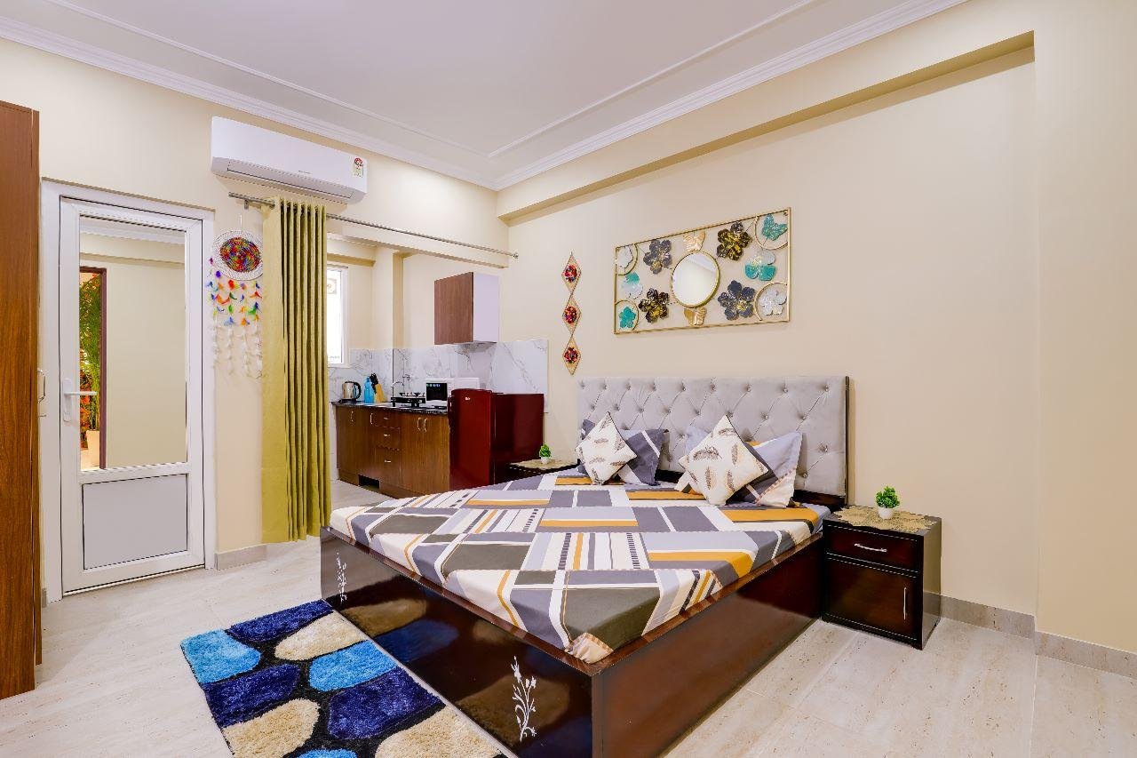 1 RK Fully Furnished Flat  Sector 27, DLF Phase 4, Gurgaon, Haryana