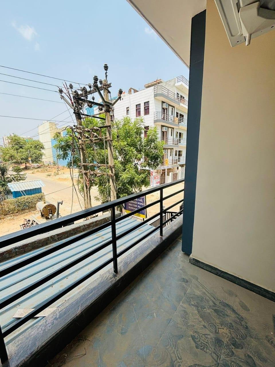 1BHK FULLY FURNISED Flat IN   Sector 52 Gurgaon