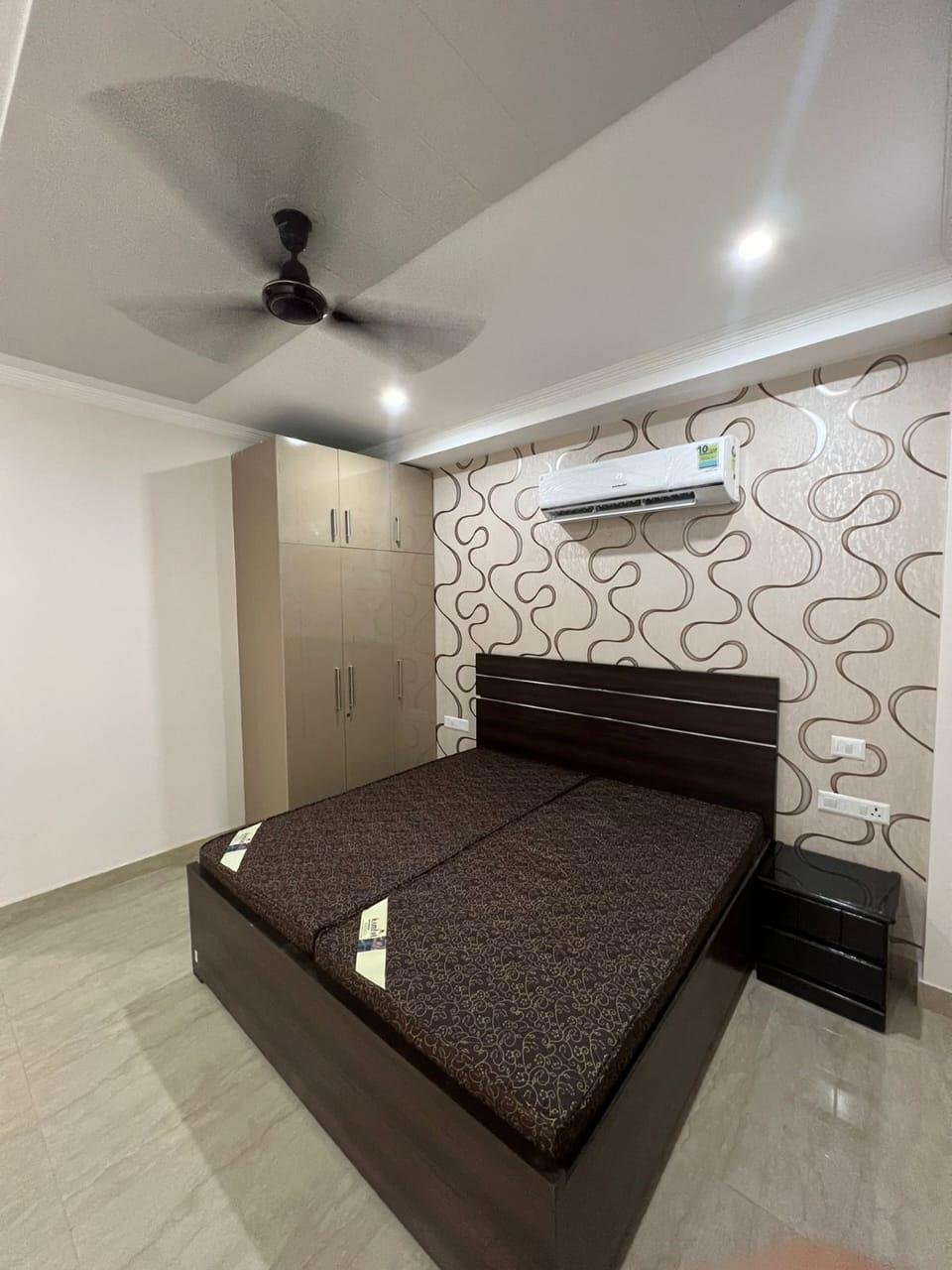 2 BHK Fully Furnished Flat in Sector 52 Gurgaon,Haryana