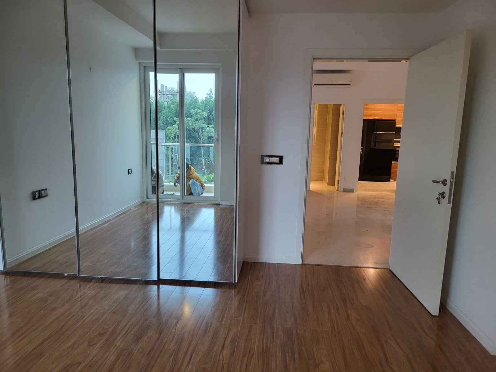 DLF Crest DLF Phase 5, Sector 54, Golf Course Road, Gurgaon.