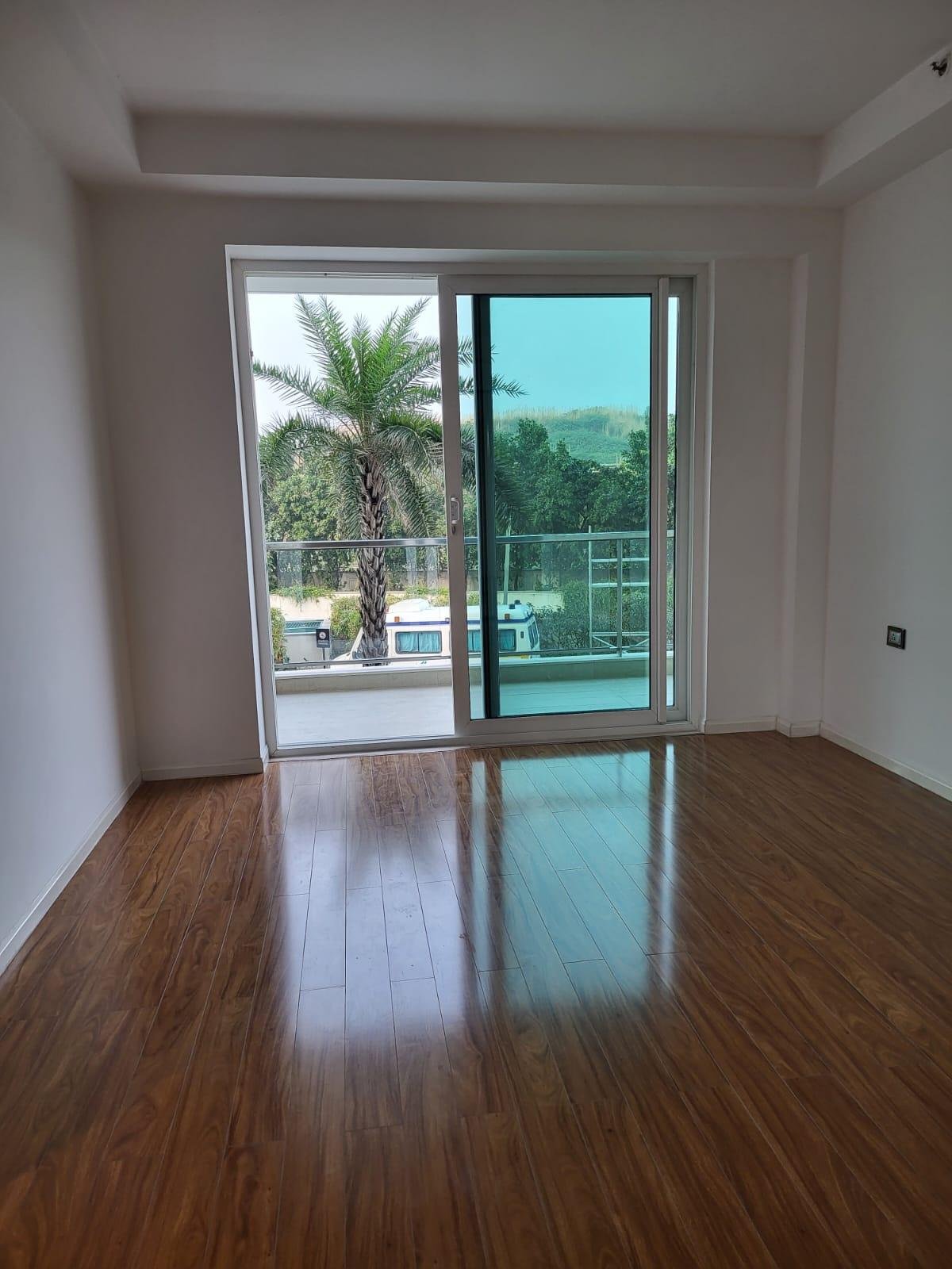 DLF Crest DLF Phase 5, Sector 54, Golf Course Road, Gurgaon.